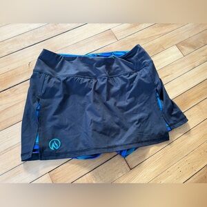 Ink burn skort black with blue patterned shorts‎